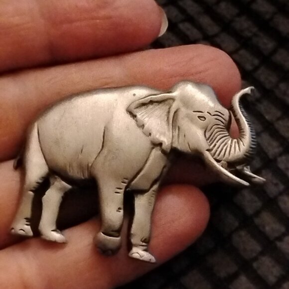 Silver Tone Elephant Figurine Brooch Pin - Picture 7 of 9